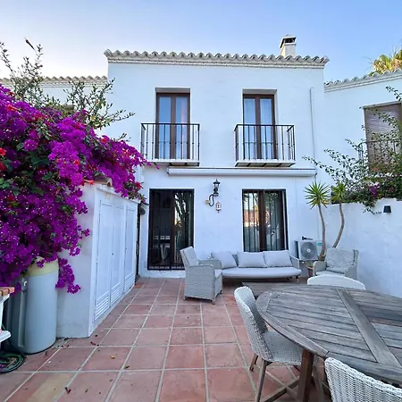 House In Marbella Surrounded By Golf Courses Villa Exterior photo